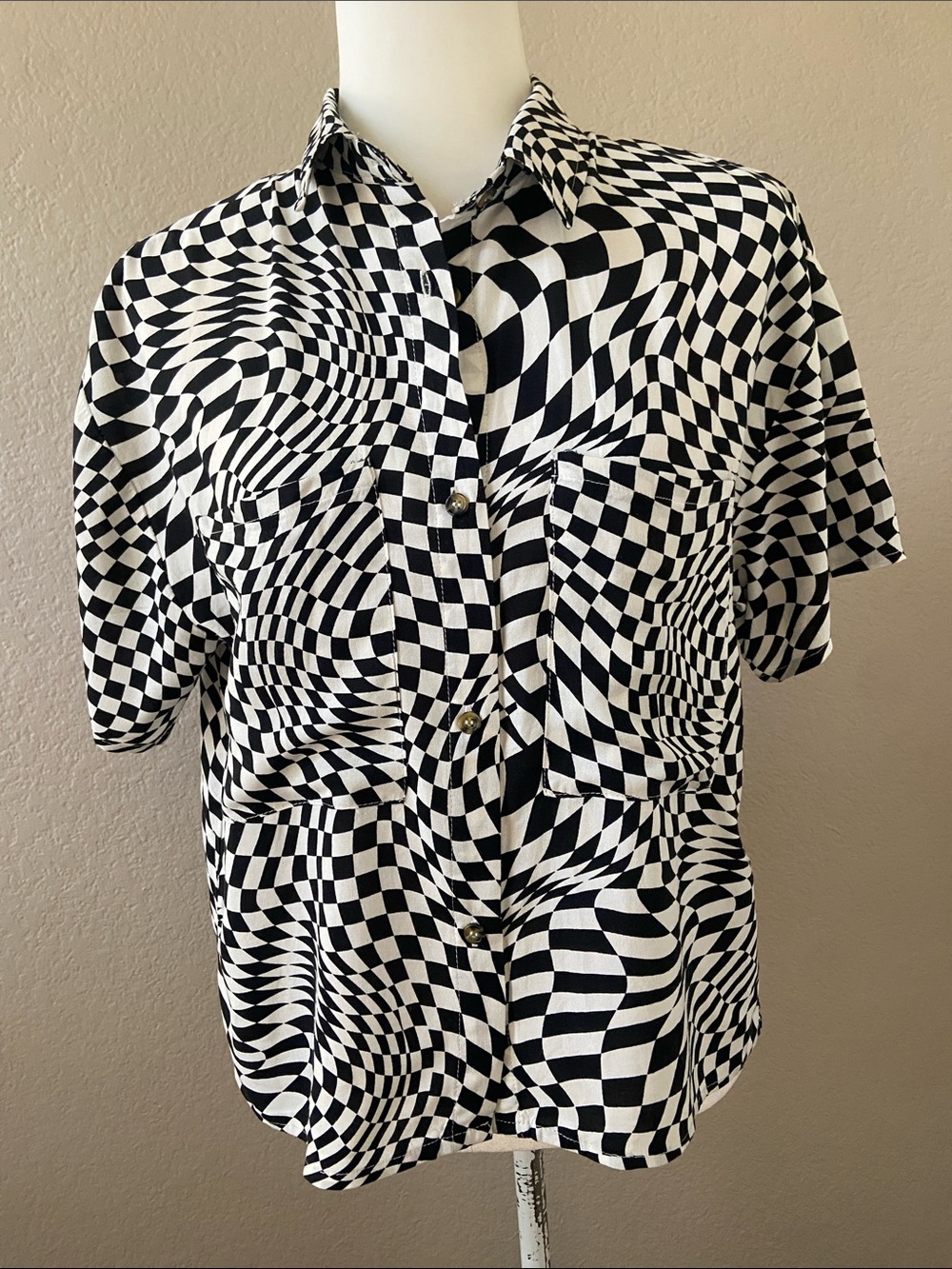 Warped black & white checkered print button-down shirt, size M (Wms) J Justify
